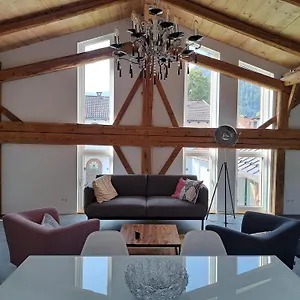 https://ferienwohnungen-im-lftlmalereck-hennalahaus.com-bavaria.com
